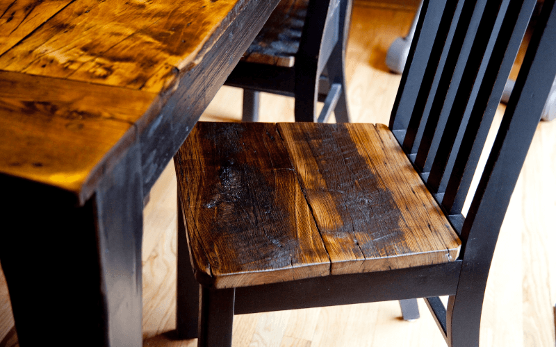 An image of an oak chair