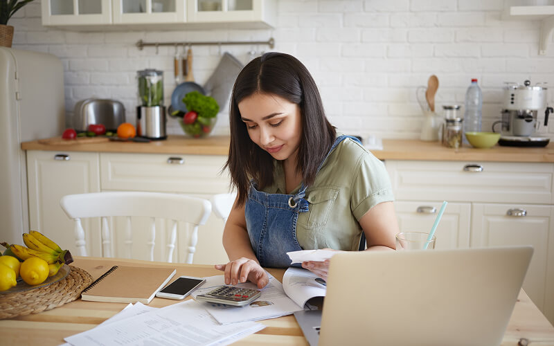 Image of person budgeting their finance