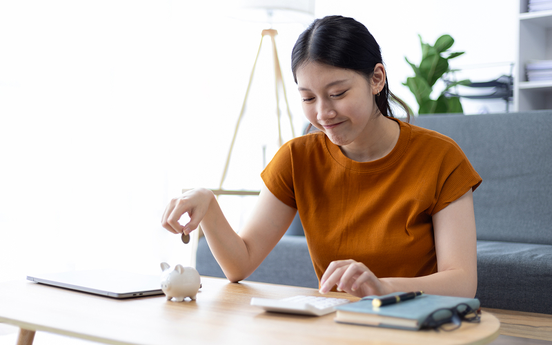 A woman budgeting