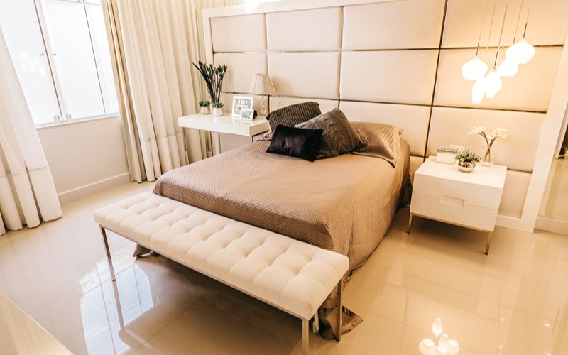 a well-textured modern but luxurious bedroom